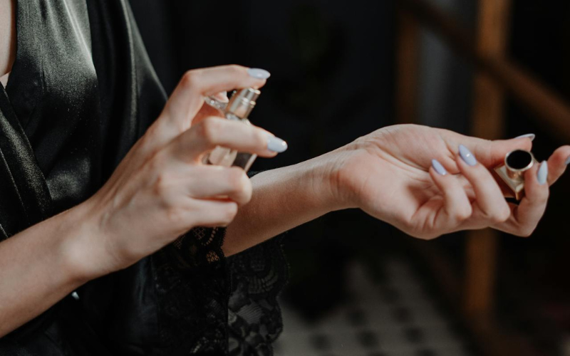 Read more about the article 10 Perfume Hacks That Make Your Scent Last All Day
